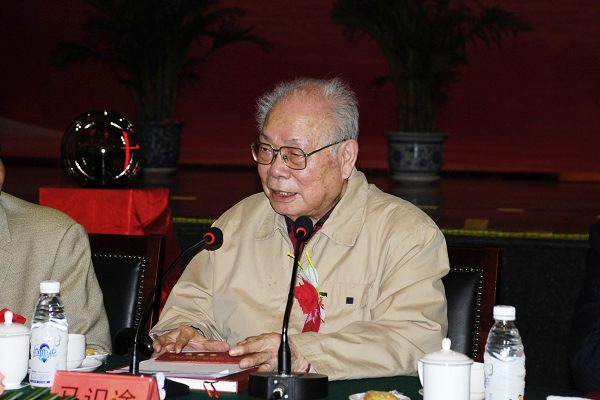 馬識途老先生對成都分院建院五十周年總結(jié)說：回顧艱難歷程，邁出創(chuàng)新腳步，展望光輝未來
